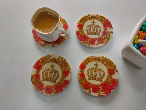 round_shaped_white_floral_and_gold_marble_coasters_(Set_of_4)