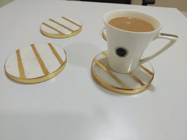 bright_gold_and_white_marble_coasters_(Set_of_4)