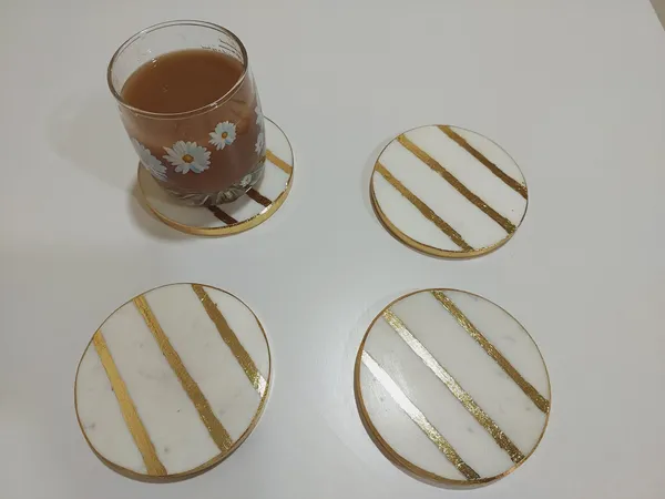 bright_gold_and_white_marble_coasters_(Set_of_4)