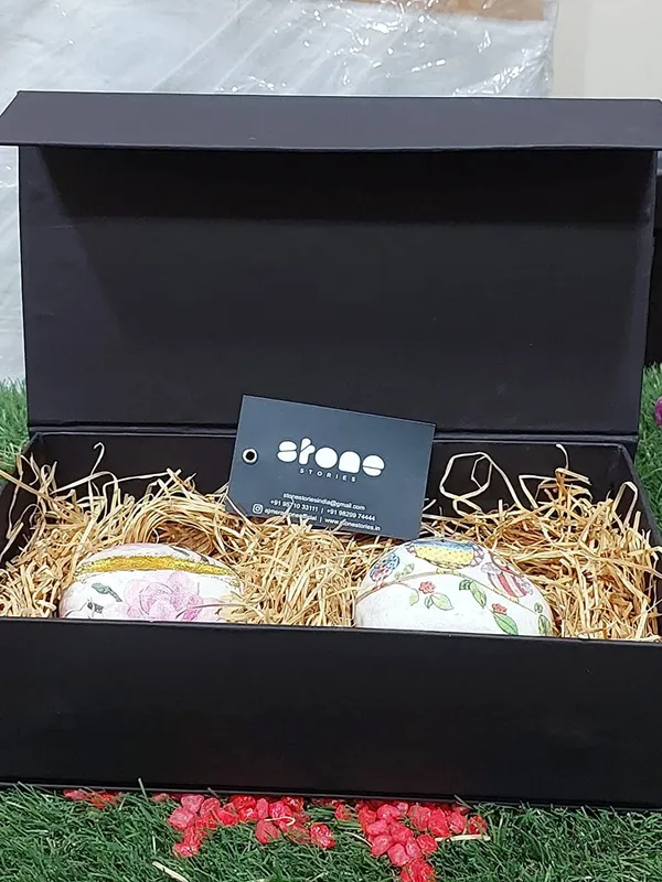 Multipurpose_Premium_Gift_Set_and_Hamper_including_Marble_Decoupaged_Business_Card_Holder_and_Paperweight_for_Corporate_and_Personal_Gifting