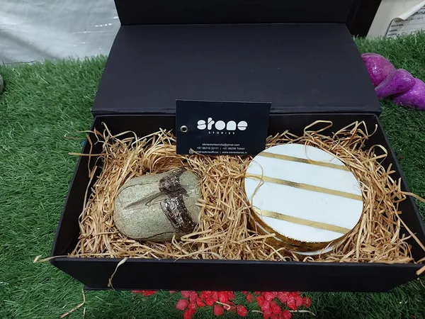 Multipurpose_Marble_Premium_Gift_Set_and_hamper_including_Business_Card_Holder_and_set_of_Elegant_Marble_Coasters_etched_with_gold_lines_for_corporate_and_personal_gifting