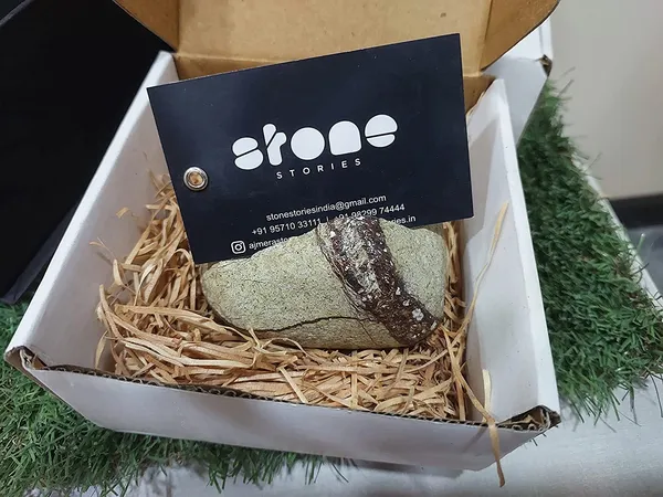 Multipurpose_Marble_Premium_Gift_Set_and_hamper_including_Business_Card_Holder_and_set_of_Elegant_Marble_Coasters_etched_with_gold_lines_for_corporate_and_personal_gifting