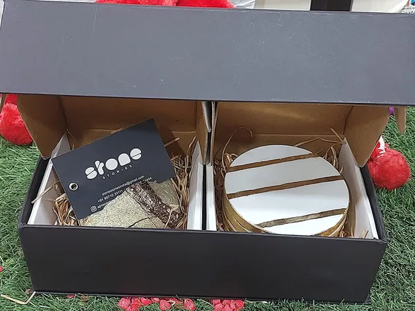 Multipurpose_Marble_Premium_Gift_Set_and_hamper_including_Business_Card_Holder_and_set_of_Elegant_Marble_Coasters_etched_with_gold_lines_for_corporate_and_personal_gifting