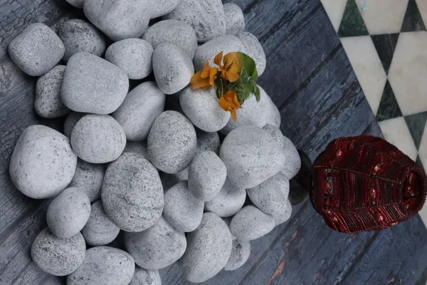 Mystique_Grey_Mixed_Size_Pebbles