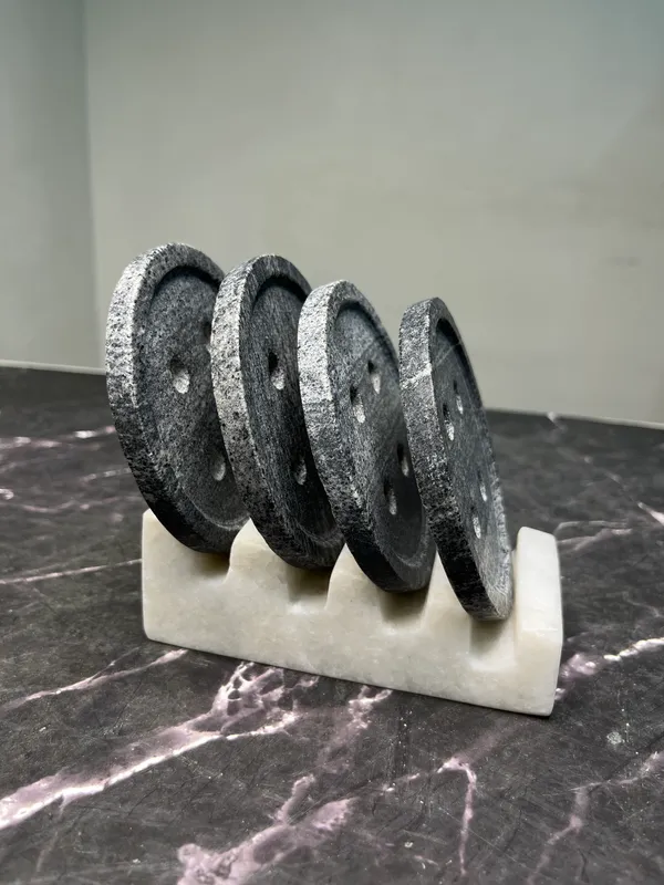 Black_Coaster_set_Of_4_in_4inch_