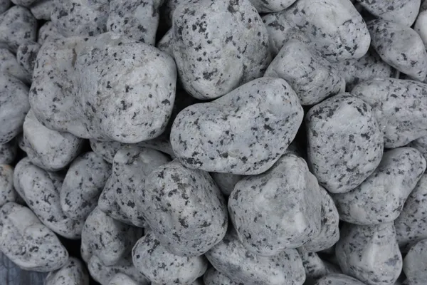 Pluto_white_M_Pebbles