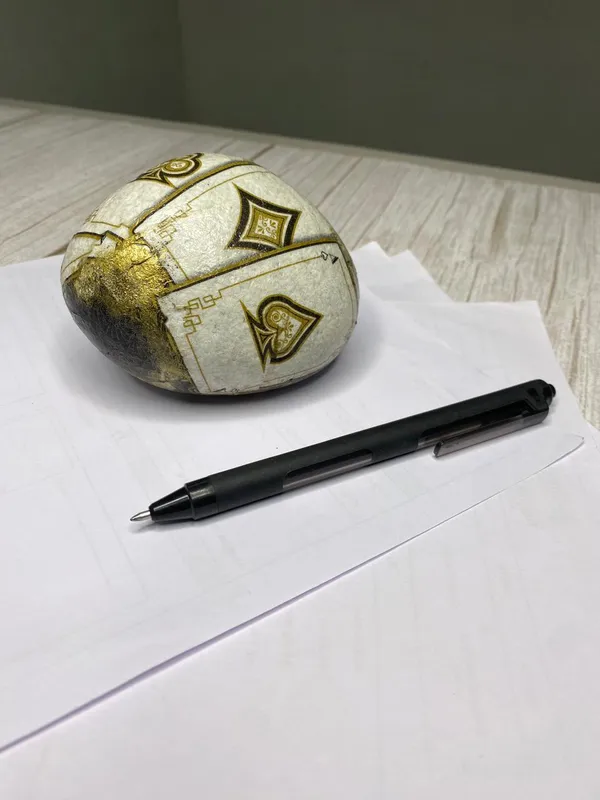 Royal_Playing_Cards_Stone_Paperweight