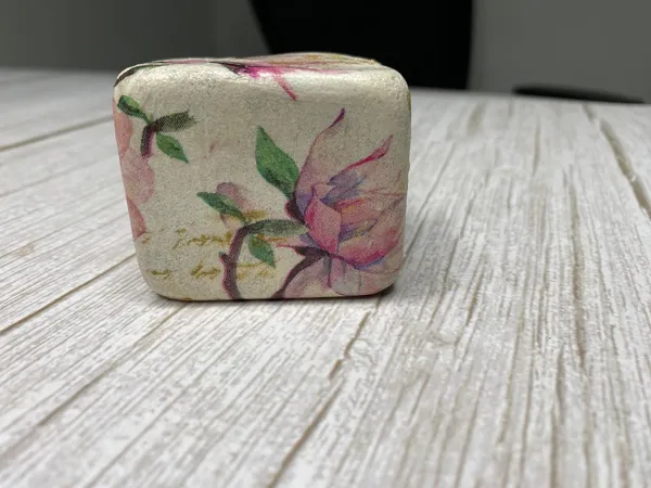 Vintage_Magnolia_Decoupage_Paperweight