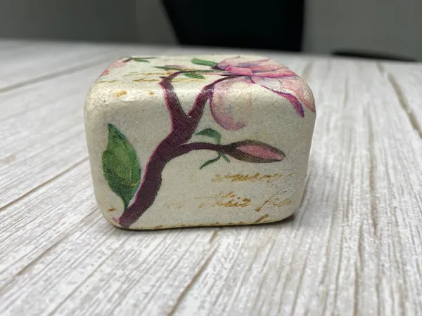 Vintage_Magnolia_Decoupage_Paperweight