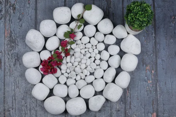 Snow_white_Mixed_Sizes_Pebbles