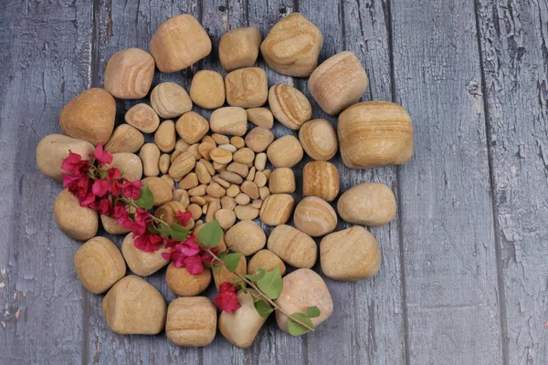 Golden_Teak_Mixed_sizes_Pebbles