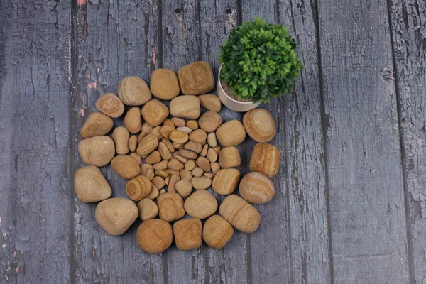 Golden_Teak_Mixed_sizes_Pebbles