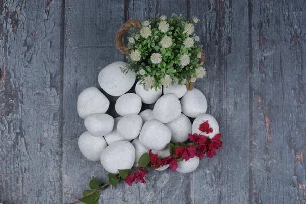 Crytal_White_mixed_sizes__Pebbles