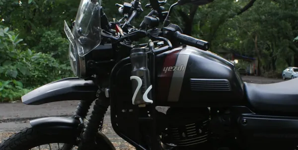 Premium_Black_&_Radium_White_Bike_Hydration_Kit_without_Heat_Shield_�_Stay_Hydrated,_Ride_Longer,_Built_for_Ultimate_Performance
