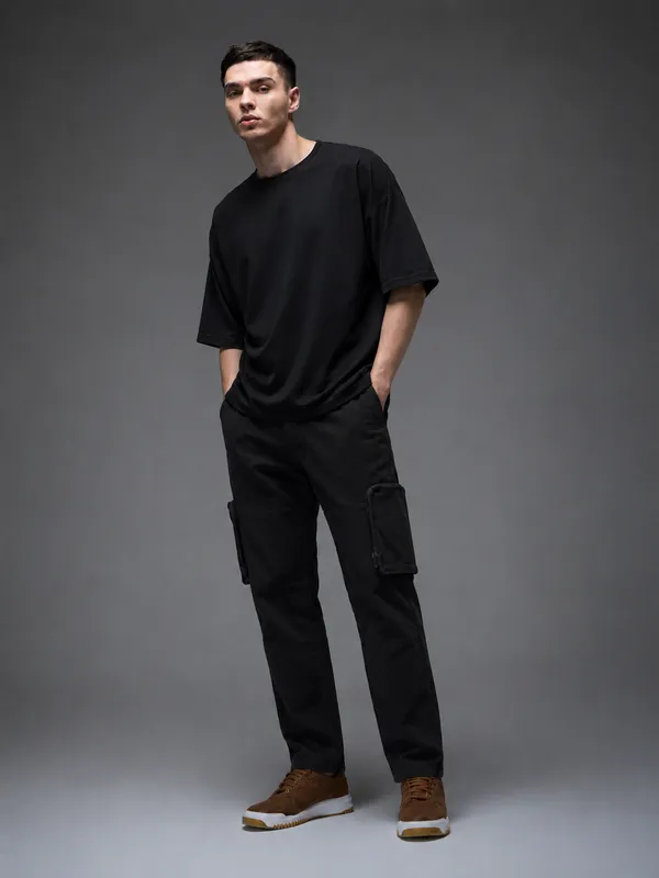 Men_Relaxed_Fit_Cargos_Pants