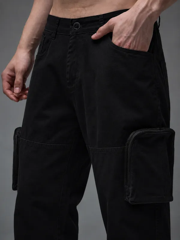 Men_Relaxed_Fit_Cargos_Pants