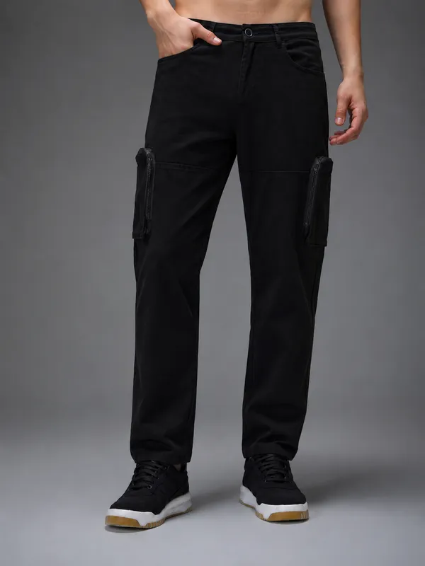 Men_Relaxed_Fit_Cargos_Pants