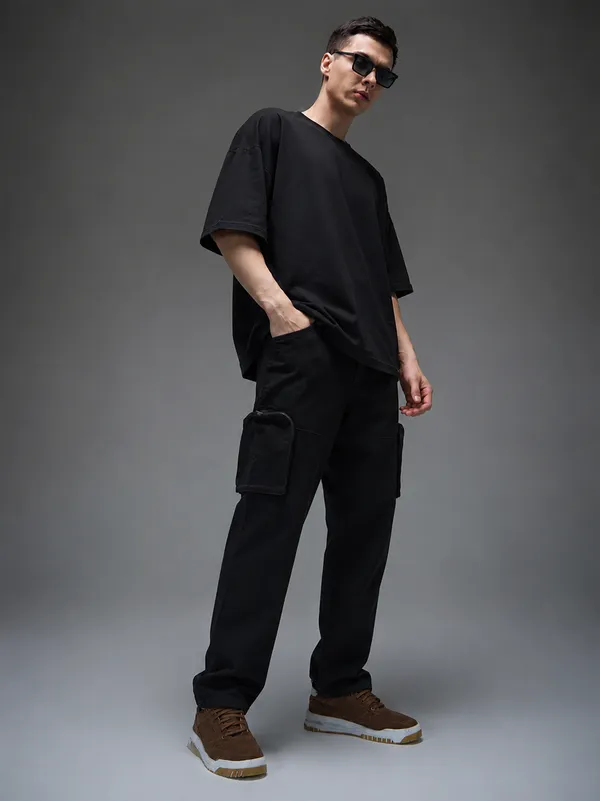 Men_Relaxed_Fit_Cargos_Pants