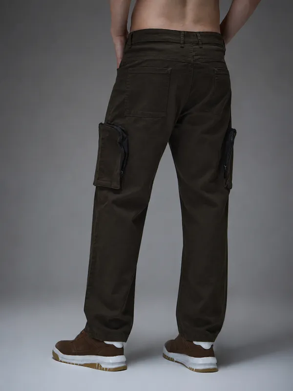 Men_Relaxed_Fit_Cargos_Pants