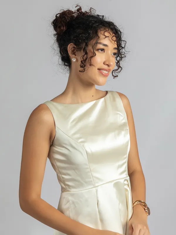 Elegant_Satin_Bridesmaid_Dress_|_Fit_&_Flare_Satin_Dress