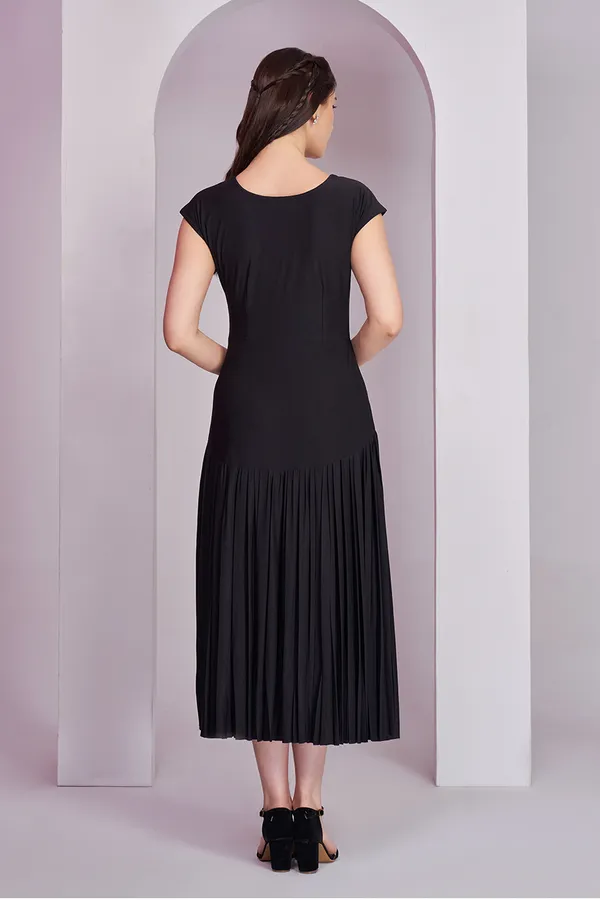 Black_Korean_dress_for_women_|_Black_Pleated_A-Line_Korean_Dress