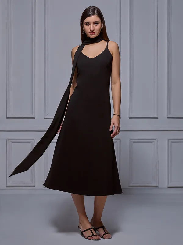 BLACK_STOLE_DRESS