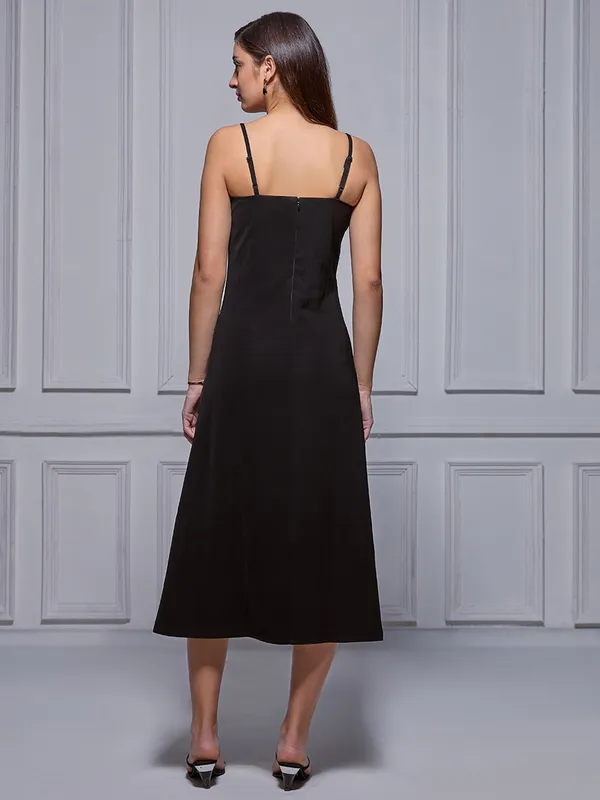 BLACK_STOLE_DRESS