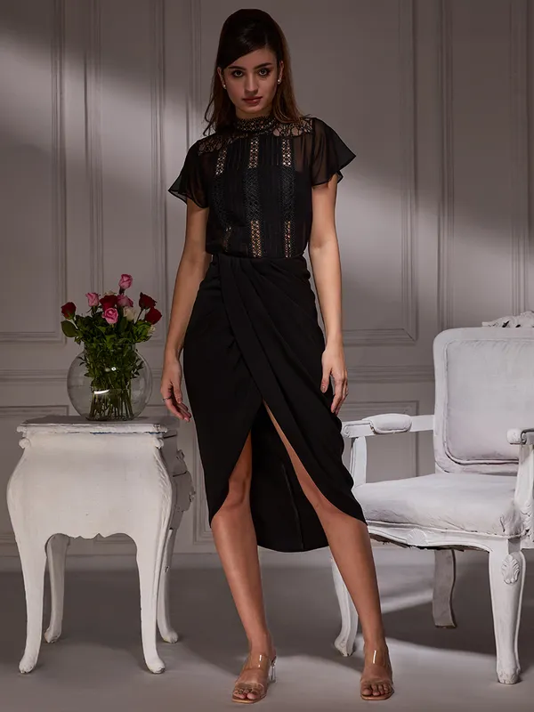 BLACK_SKIRT