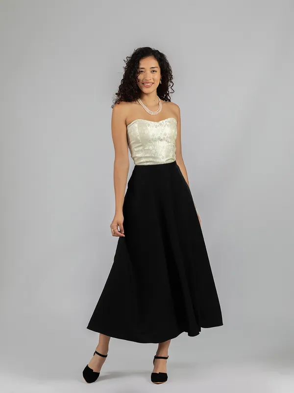 BLACK_KOREAN_SKIRT