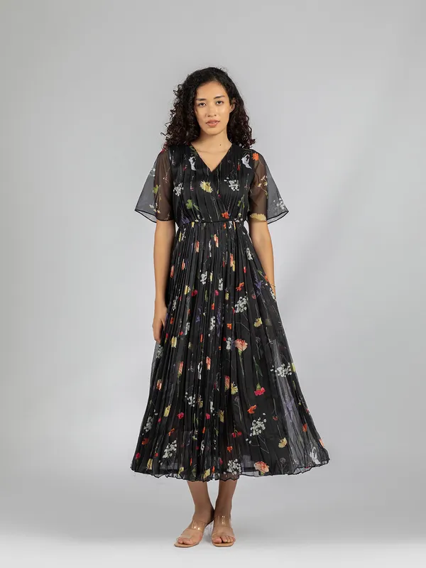 BLACK_FLORAL_PRINTED_CHIFFON_V-NECK_DRESS