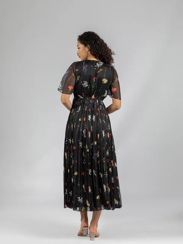 BLACK_FLORAL_PRINTED_CHIFFON_V-NECK_DRESS