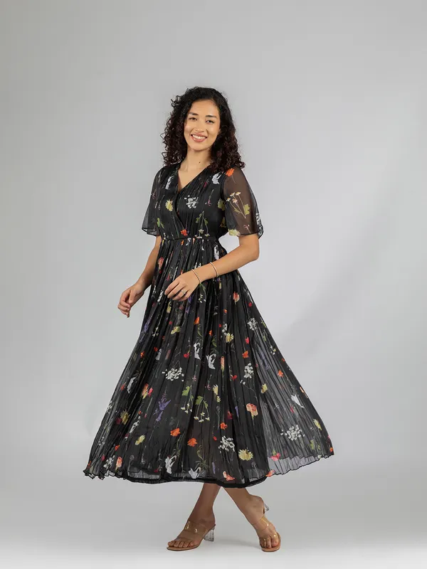 BLACK_FLORAL_PRINTED_CHIFFON_V-NECK_DRESS