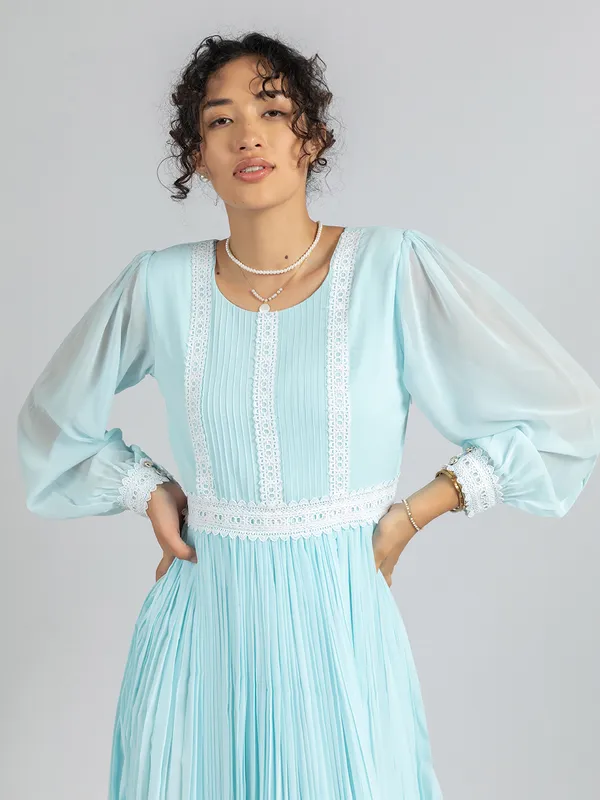 BLUE_WHITE_LACE_BOHEMIAN_DRESS