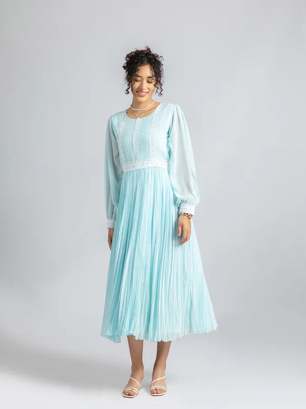 BLUE_WHITE_LACE_BOHEMIAN_DRESS