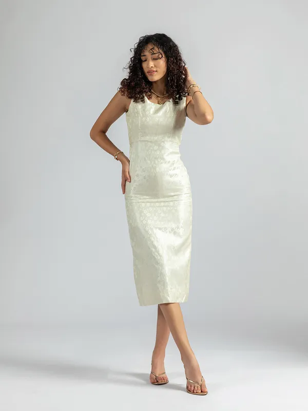 Sleeveless_Pencil_Dress_|_Off_White_Brocade_bodycon_dress