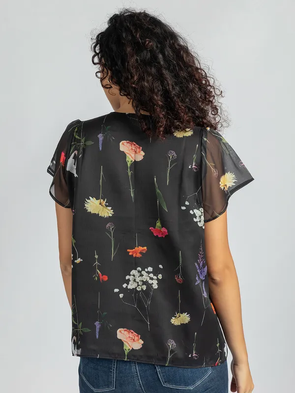 Black_Floral_printed_Top_|_Casual_half_sleeve_Blouse