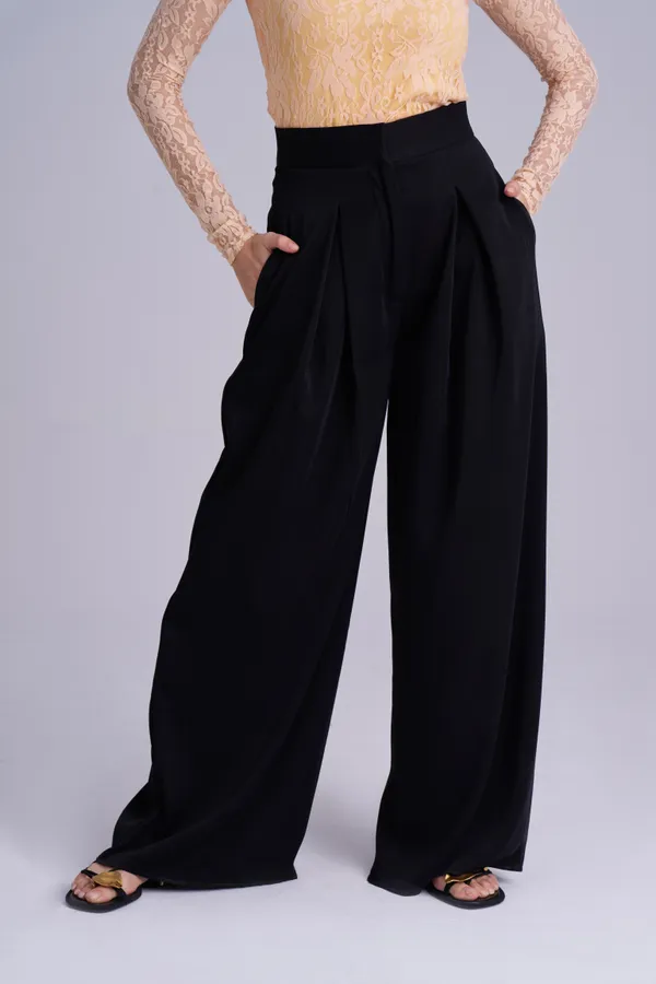 Luxurious_korean_Venta_black_pleated__Palazzo_|_Elegant_Stylish_High-Waist_Palazzo