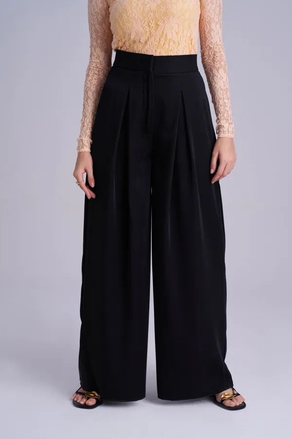 Luxurious_korean_Venta_black_pleated__Palazzo_|_Elegant_Stylish_High-Waist_Palazzo