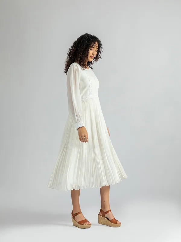White_Pleated_Midi_Dress_|_Bohemian_White_Lace_Dress