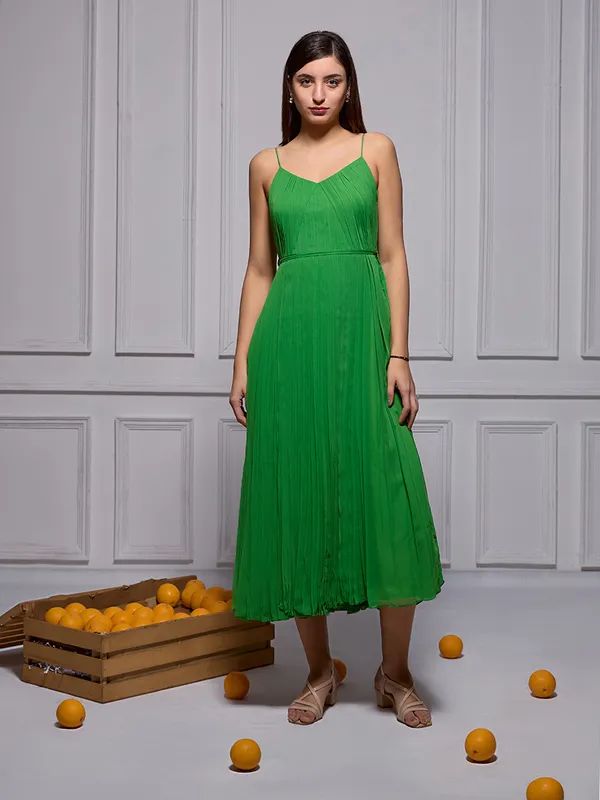 Designer_green_sleeveless_pleated_midi_dress_|_One_piece_dress