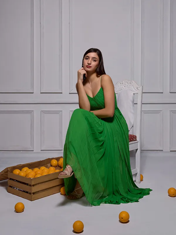 Designer_green_sleeveless_pleated_midi_dress_|_One_piece_dress