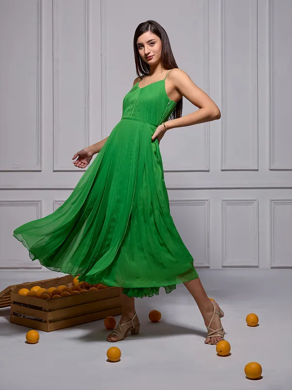 Designer_green_sleeveless_pleated_midi_dress_|_One_piece_dress