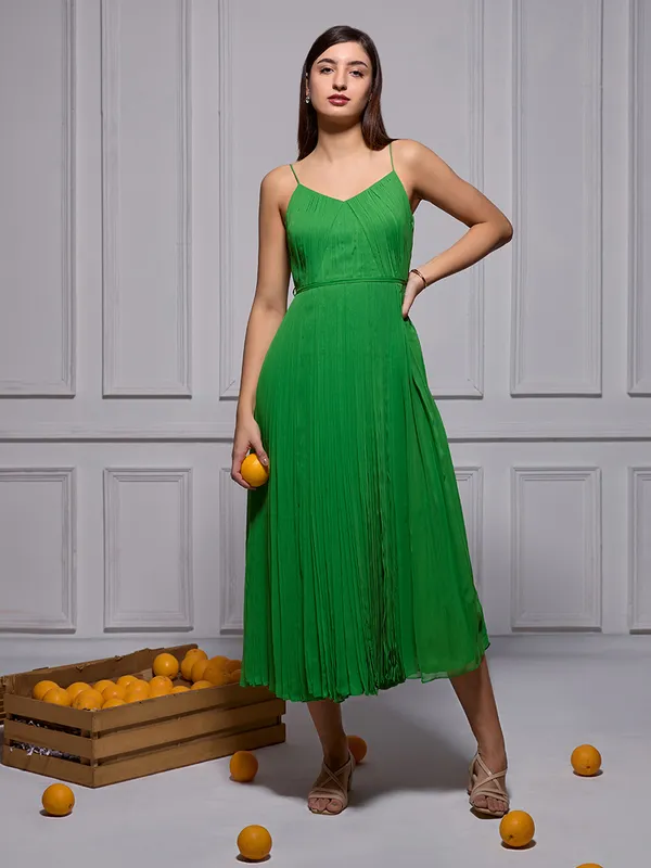 Designer_green_sleeveless_pleated_midi_dress_|_One_piece_dress