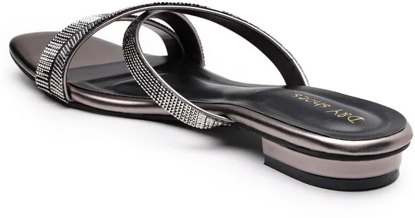 Grey_Solid_Resin_Flip_Flops_For_Women