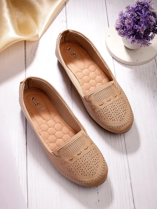Beige_Bellies_for_Women_|_Solid_Flat_Resin_Casual_Bellies