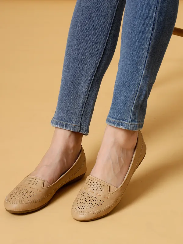 Beige_Bellies_for_Women_|_Solid_Flat_Resin_Casual_Bellies