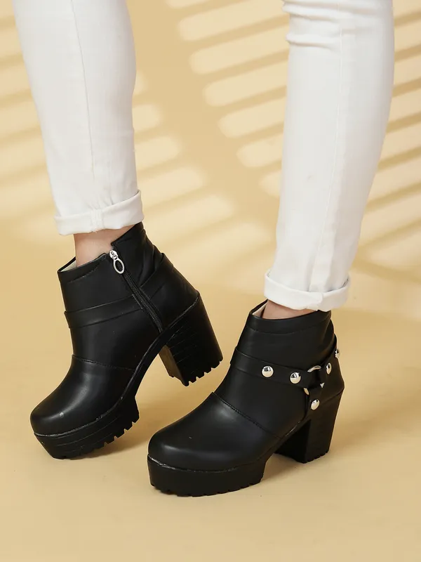 Black_Women_Solid_Round_Synthetic_Casual_Boots