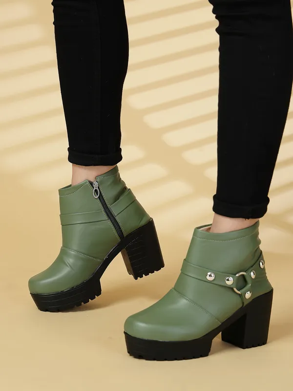 Olive_Solid_Round_Synthetic_Casual_Boots_For_Women