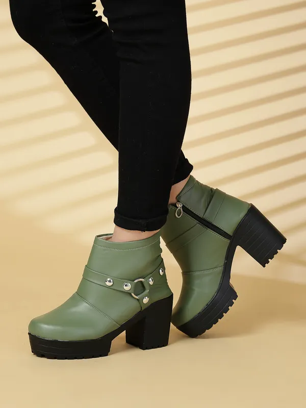Olive_Solid_Round_Synthetic_Casual_Boots_For_Women
