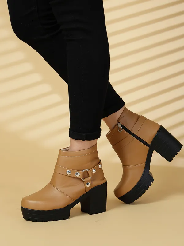 Tan_Solid_Round_Synthetic_Casual_Boots_For_Women